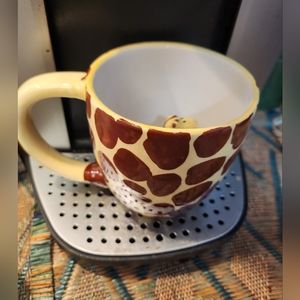 Peekaboo giraffe coffee mug From pier one imports.12OZ Discontinued